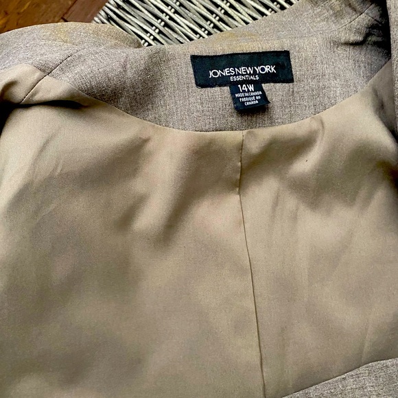 Jones New York Blazer - Picture 5 of 10